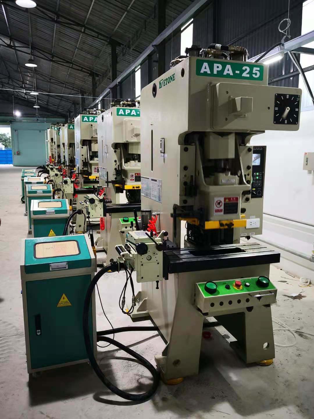 Apa bahan sing digunakake ing pukulan kacepetan dhuwur