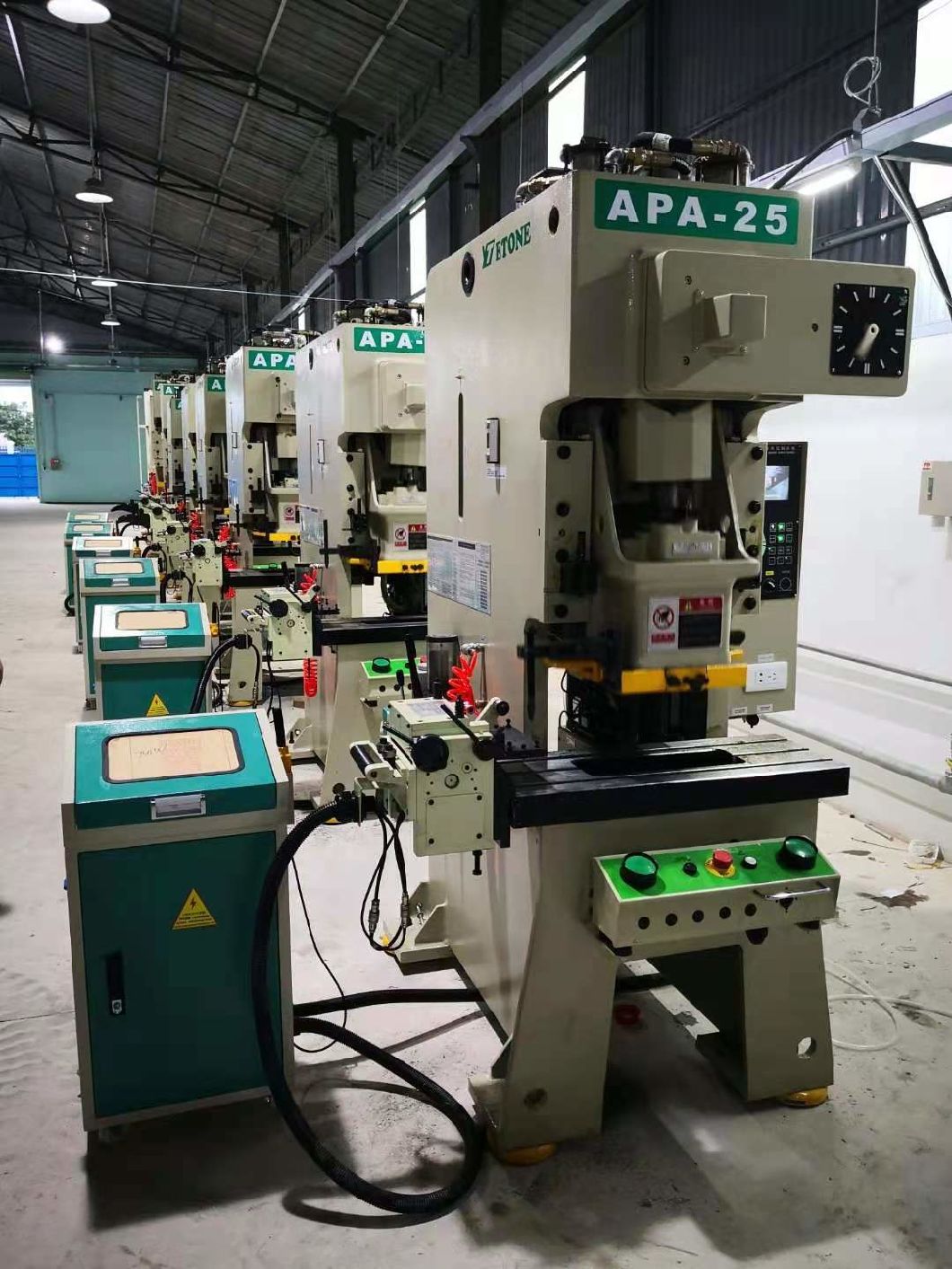 Cara nyuda biaya bahan stamping kanggo mesin pukulan kacepetan dhuwur