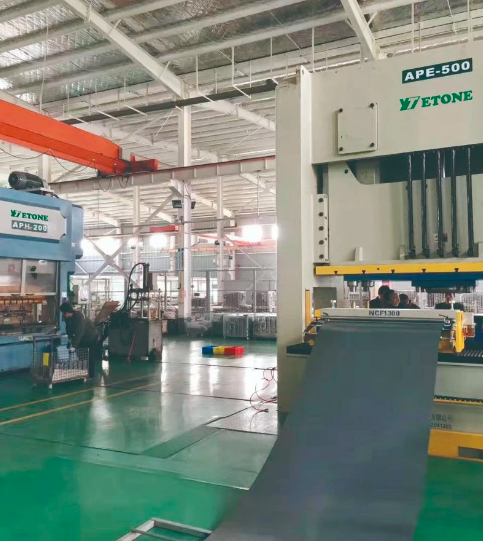 Aplikasi saka 500 ton kacepetan dhuwur punch press